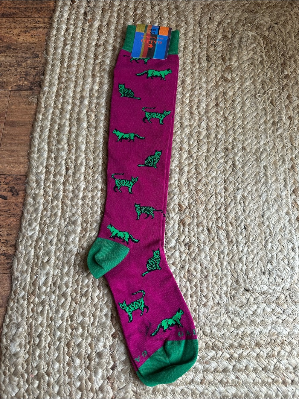 Gallo Men's Crew Socks in Magenta with Green Cat Motif